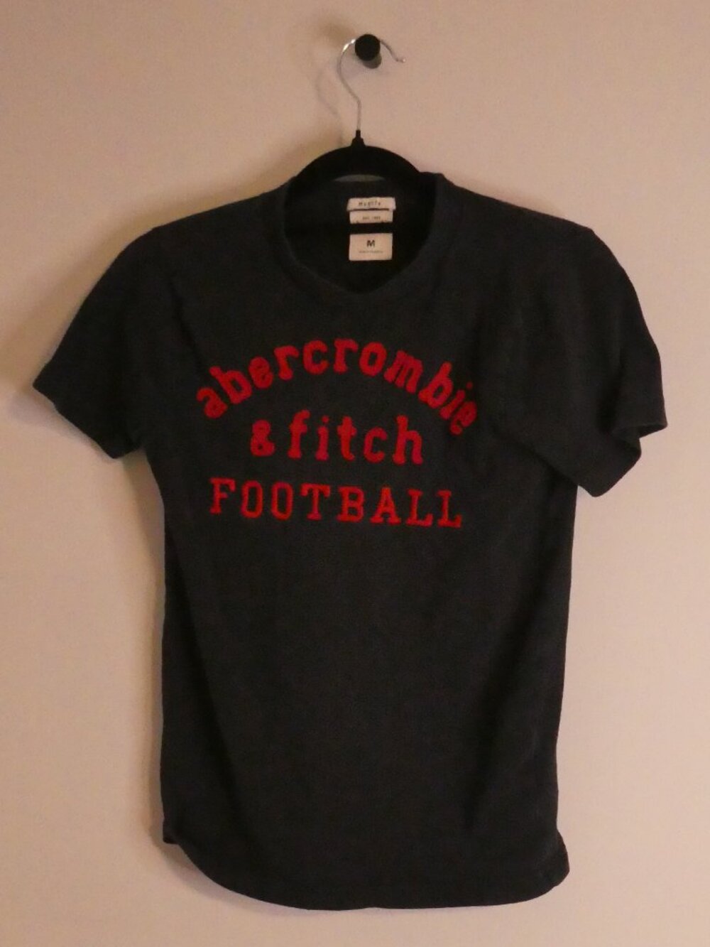 ABERCROMBIE KIDS Muscle Fit Football Graphic Cotton Tee - size medium